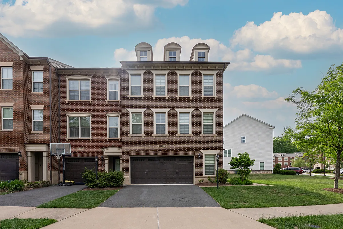 Building Photo - 42230 Castle Ridge Sq