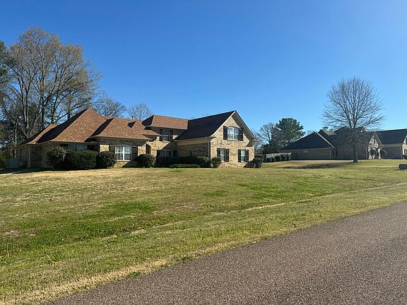 3rd image of 14092 Strafford Ln