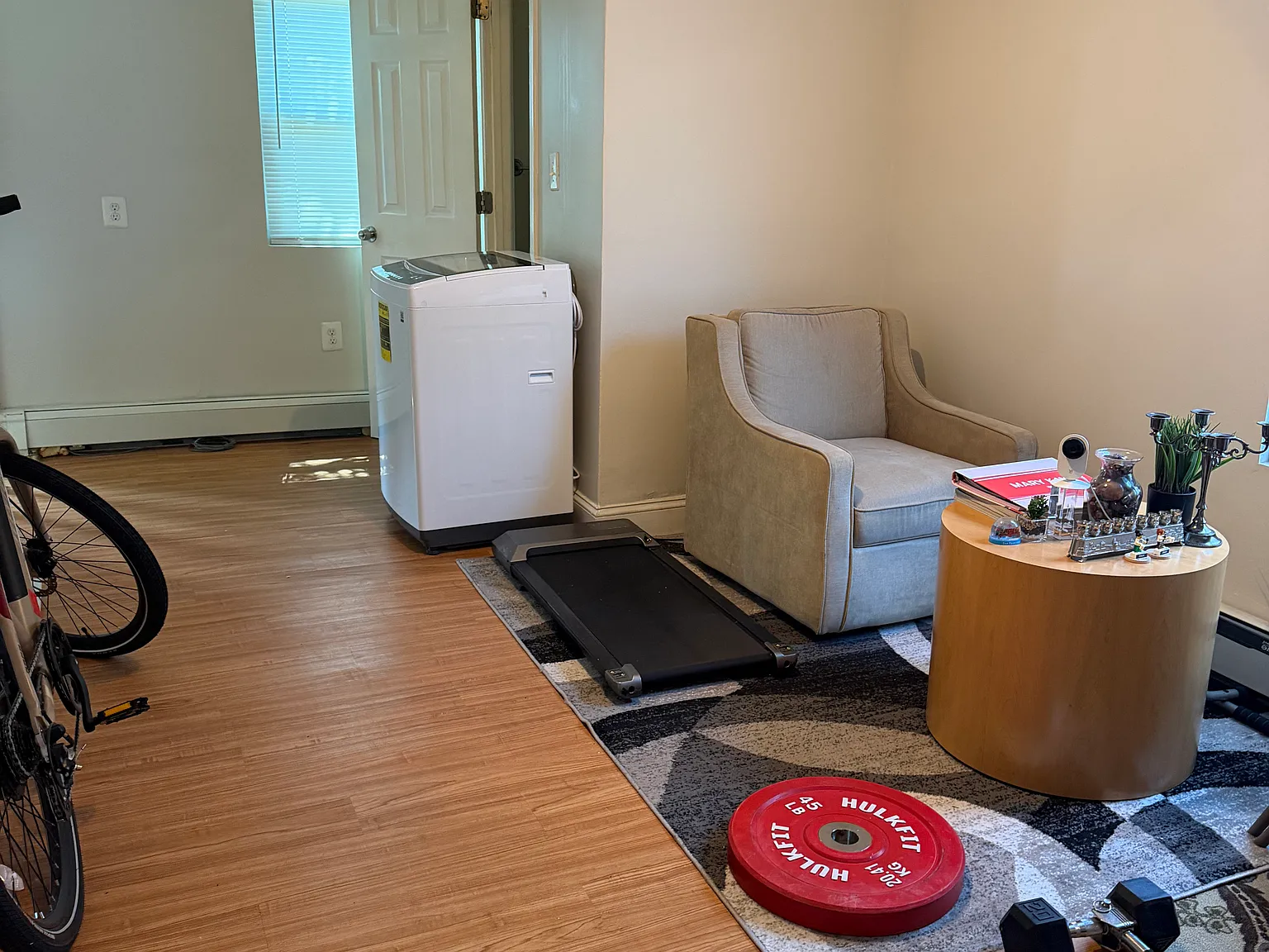 4 bed, 1.5 bath, 1800 sqft, $4,000 — Photo 4
