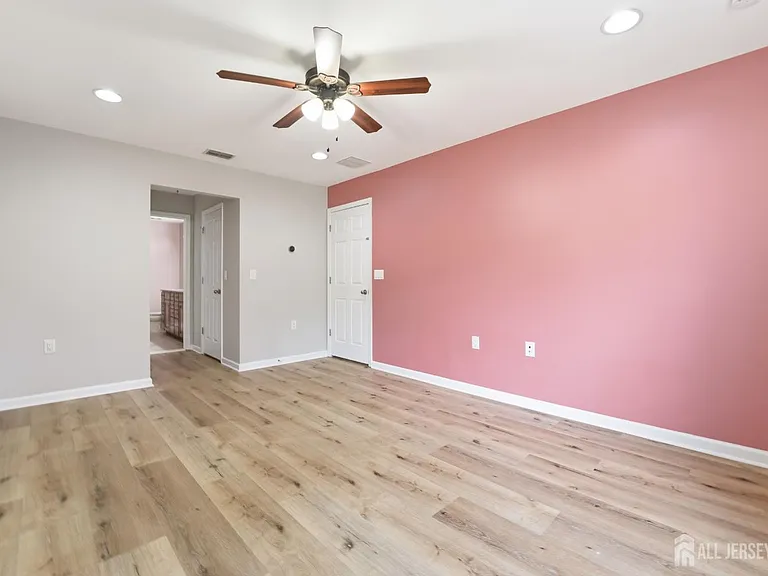 105 Pearce Ln S — Photo 38