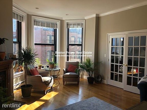 160 Commonwealth #305 Boston - Back Bay Unit Photo 4