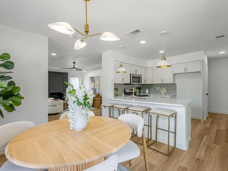 306 Bardfield Ave #306 — Photo 8