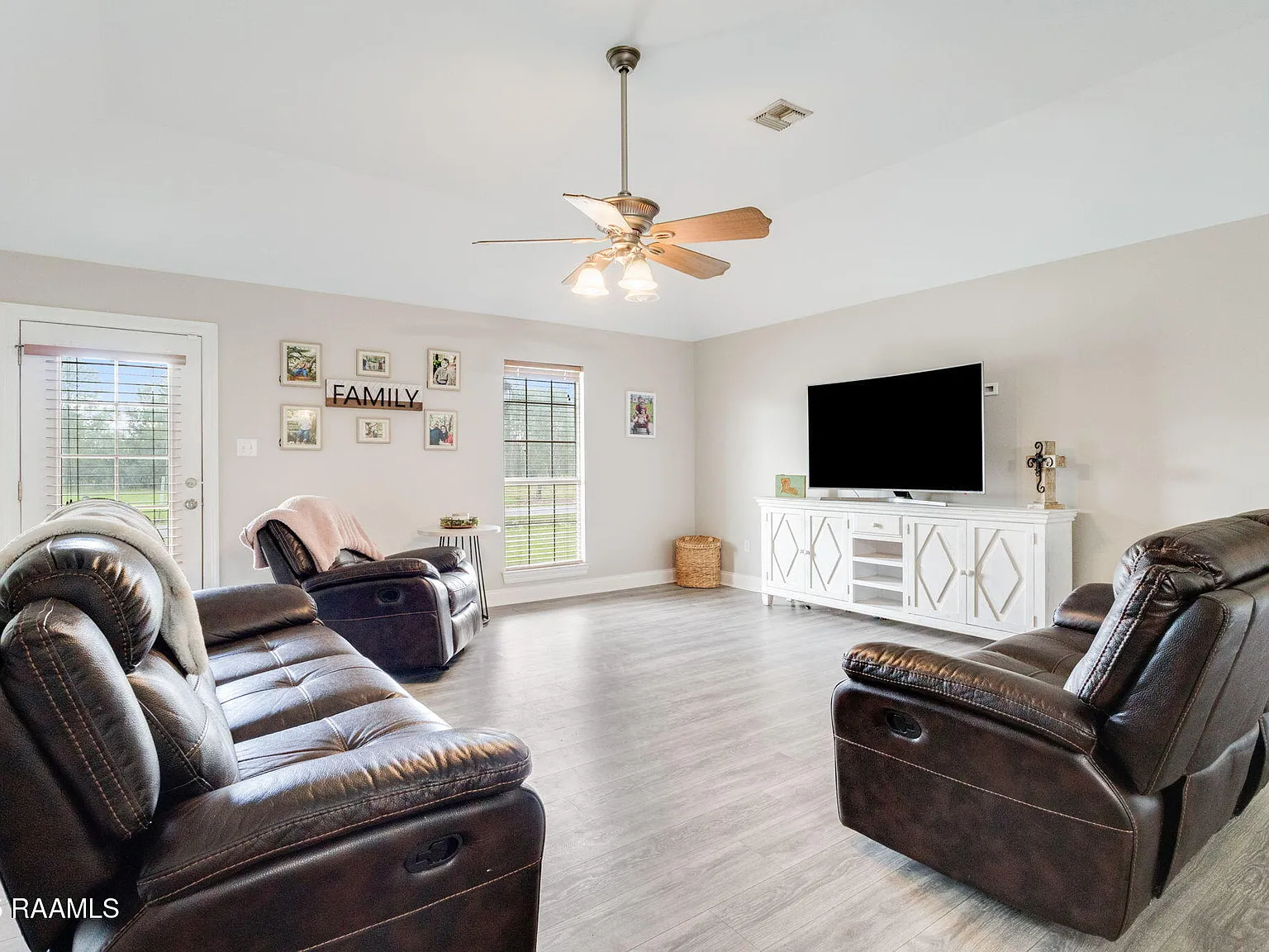 3 bed, 1430 sqft, $2,000 — Photo 4