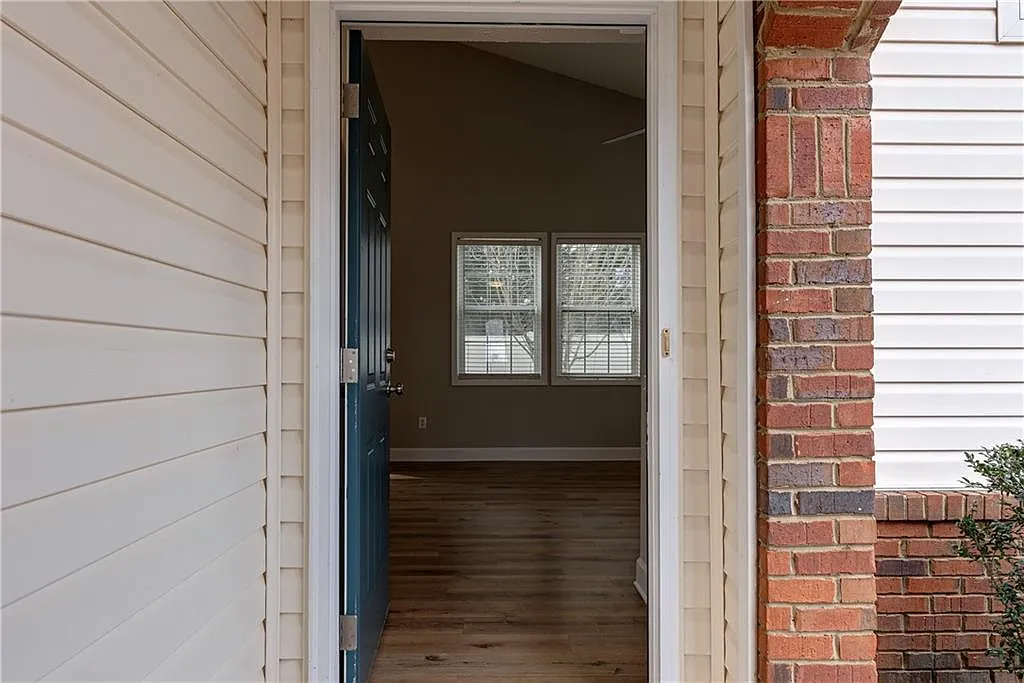 2 bed, 2.5 bath, 1322 sqft, $2,350 — Photo 2