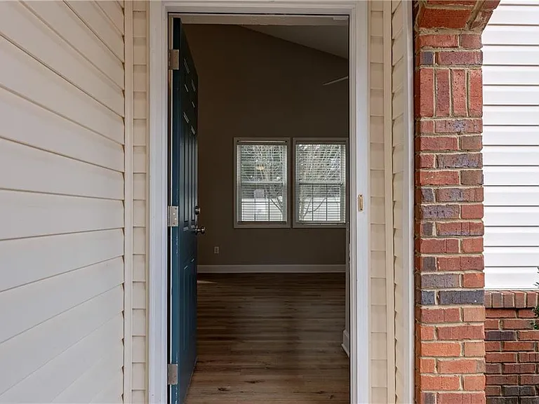 211 Harmony Ct — Photo 2
