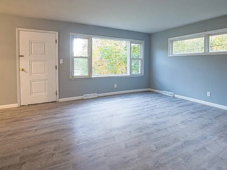 1399 Barlow Rd #1 — Photo 2