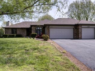 2010 N Foxtrot Ln, Nixa, MO 65714