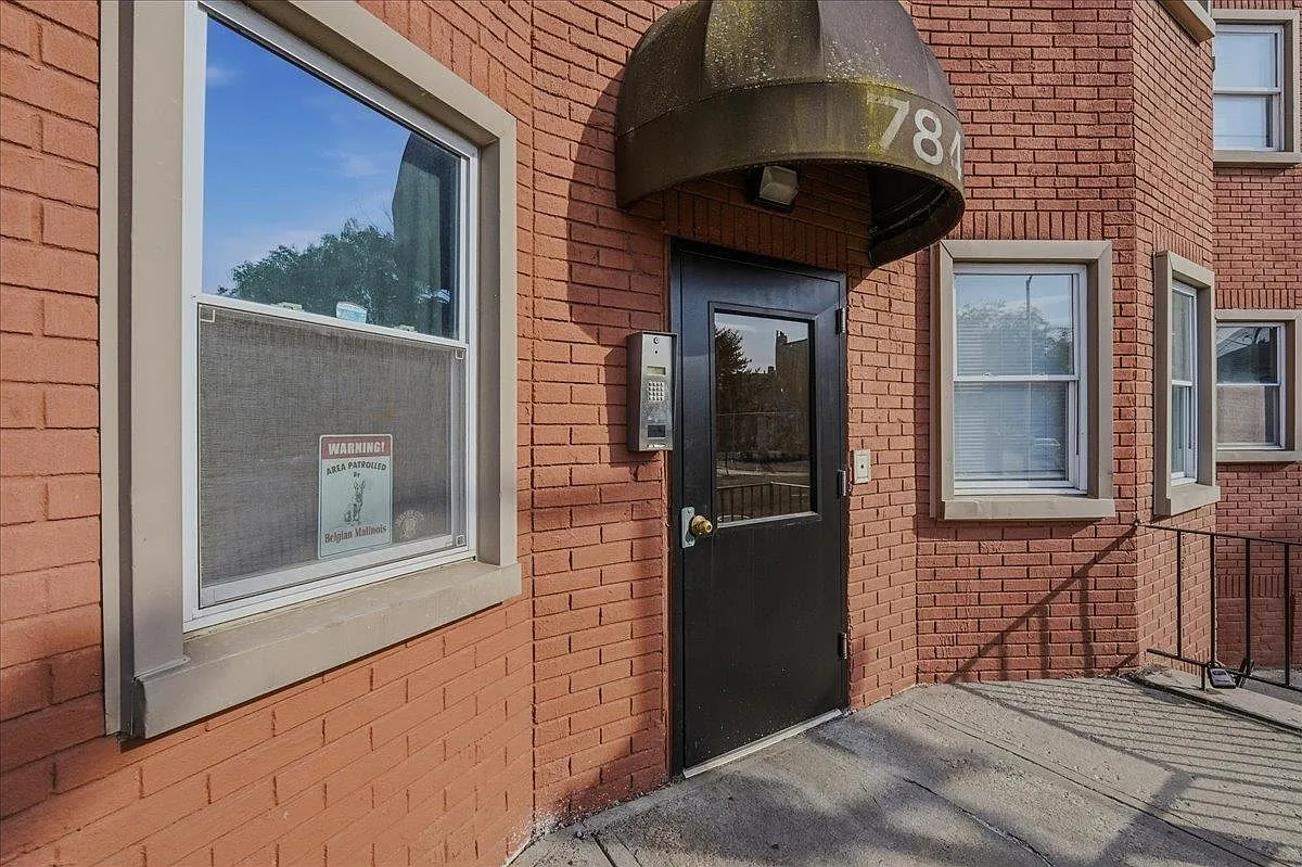 Building Photo - 784 Ocean Ave #1RF