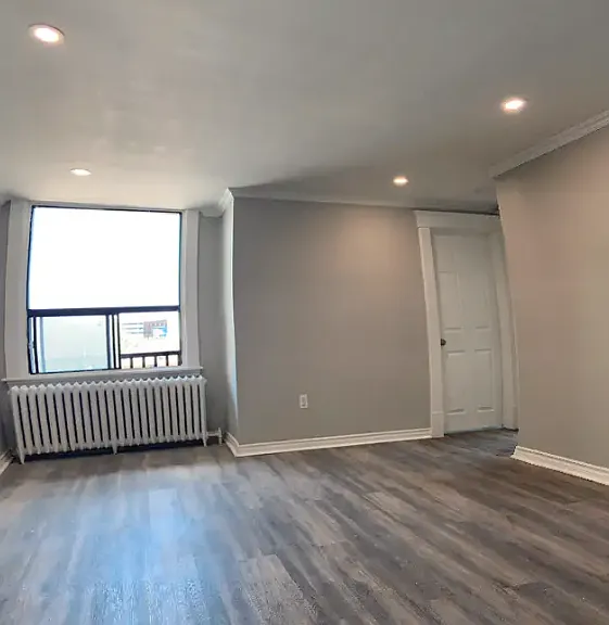 44 Victoria Ave S #1 — Photo 2