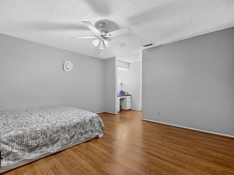 1514 Douglas Dr — Photo 35