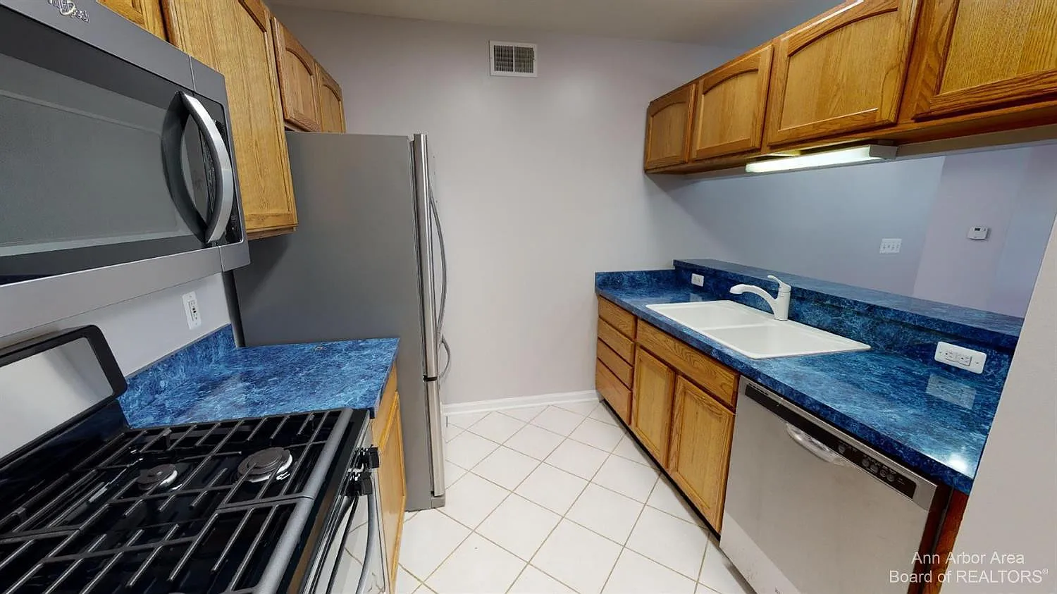 2 bed, 2.0 bath, 1094 sqft, $1,950 — Photo 2