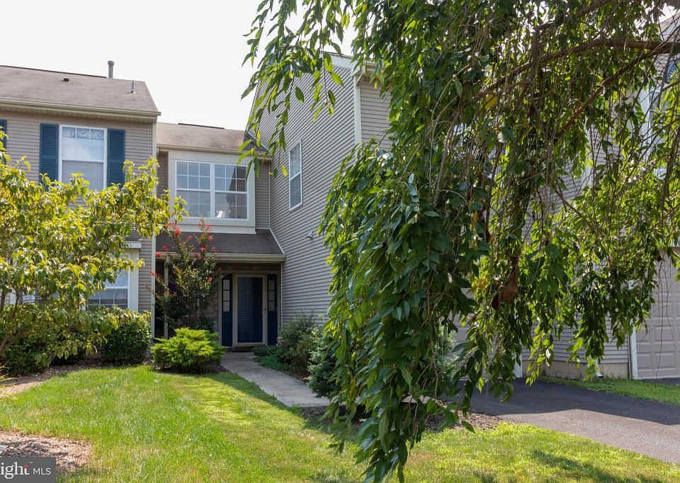 1st image of 12 Crabapple Pl