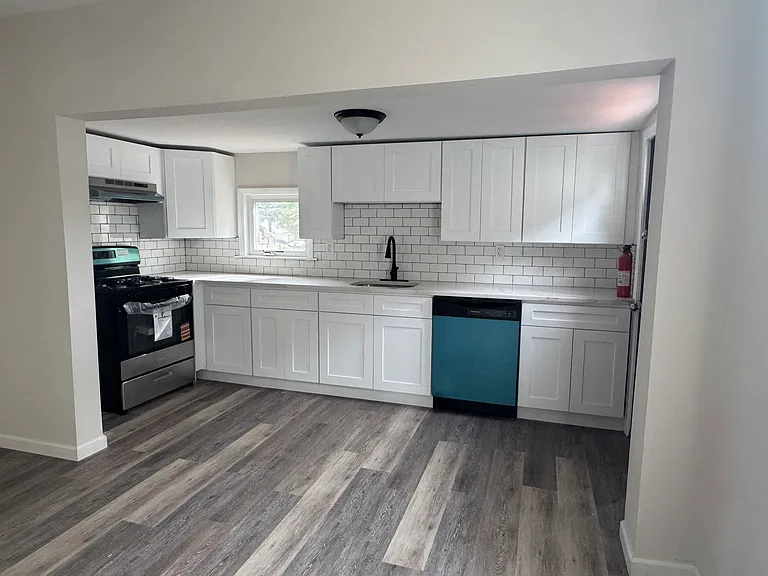 1639 Huddle Ave — Photo 1