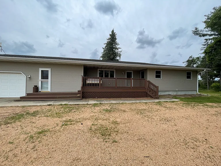 633 Willow Ln — Photo 2