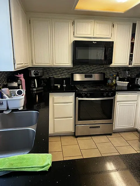 3 bed, 1003 sqft, $3,100 — Photo 2