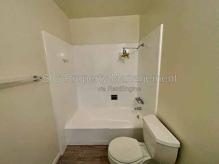 1126 E Doran St — Photo 9