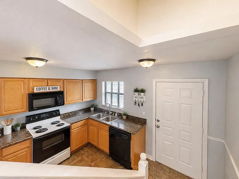 1300 Seaway Dr #D-13 — Photo 4