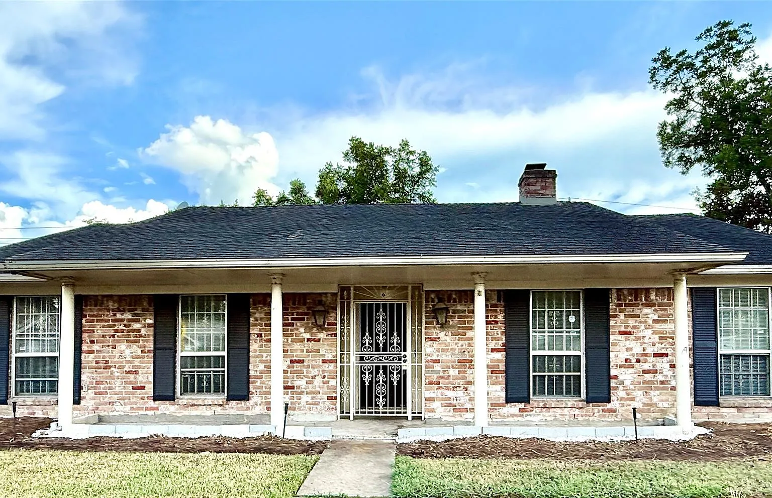 4 bed, 2.0 bath, 1847 sqft, $1,950 — Photo 2