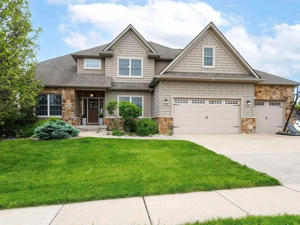 5021 Wyndham Ct, Bettendorf, IA 52722