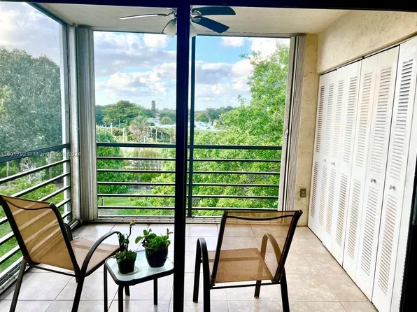 9235 SW 8th St, Boca Raton, FL
