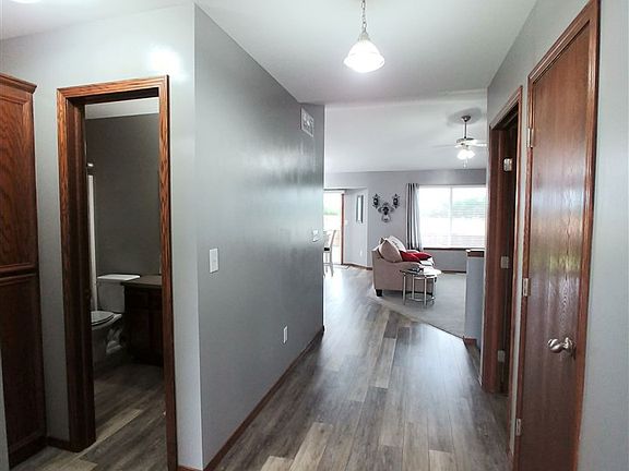 3rd image of 1419 N Aster St