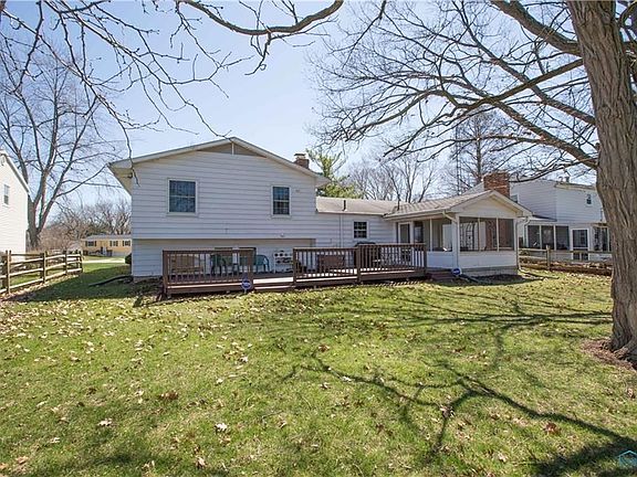 4th image of 300 Southwood Dr