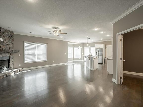 2nd image of 382 Golden Ln