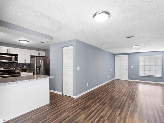 4th image of 3103 Sandspur Dr