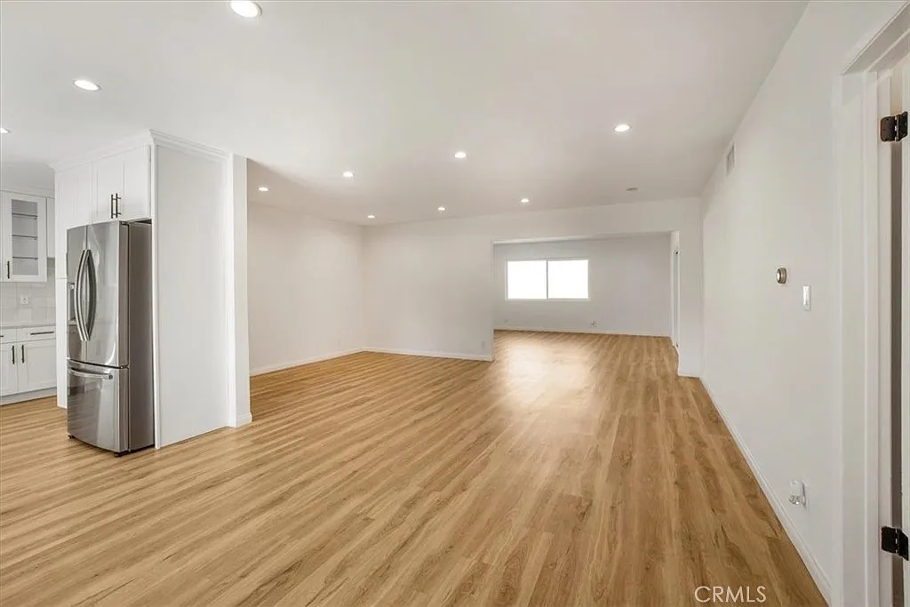 4 bed, 2020 sqft, $4,700 — Photo 3
