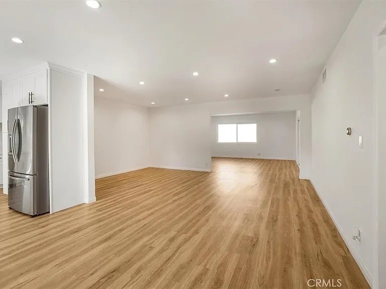 16329 Napa St — Photo 3