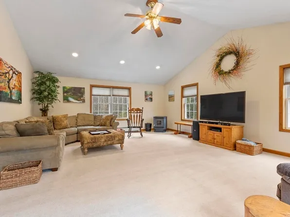 75 Nash Rd, Ashby, MA 01431