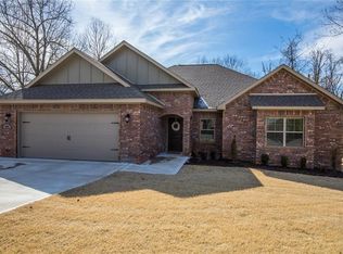 8059 Fairway Dr, Rogers, AR 72756