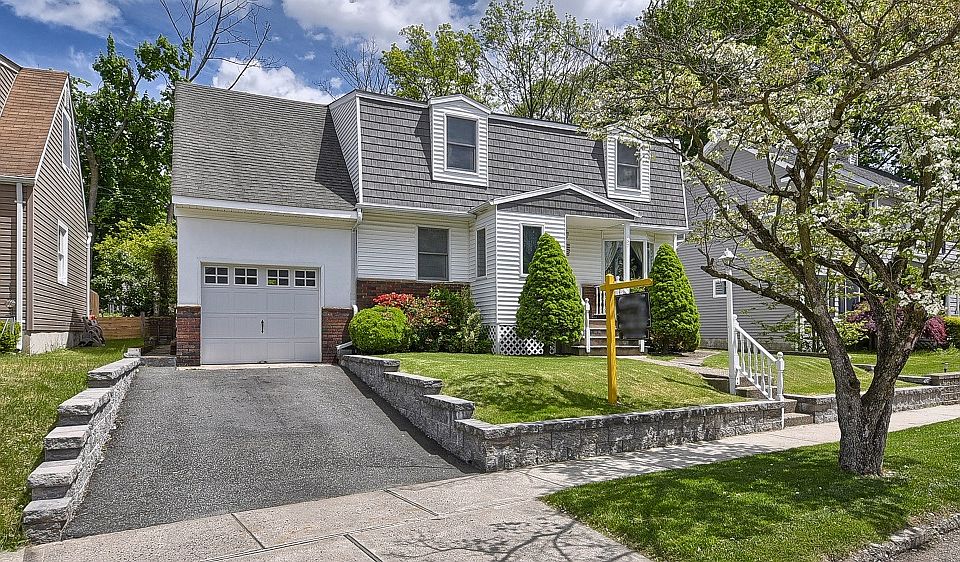5 Bedroom Colonial