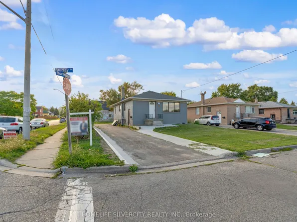 1 Studley St, Mississauga, ON L4T 1H9