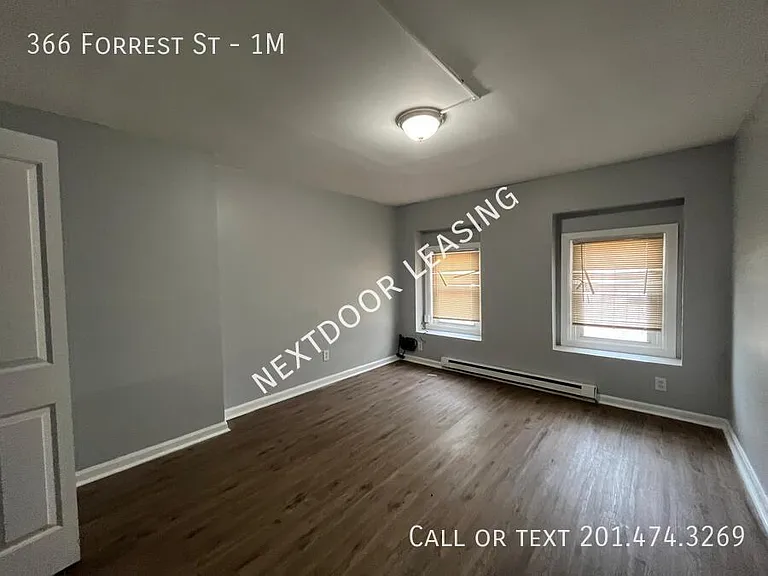 366 Forrest St #1M — Photo 3