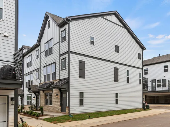 7016 Running Spring Dr, Charlotte, NC 28205