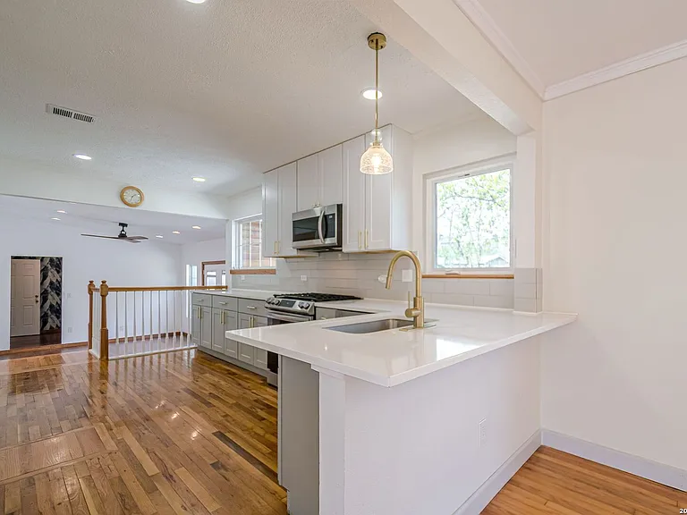 227 Devonshire Dr — Photo 17
