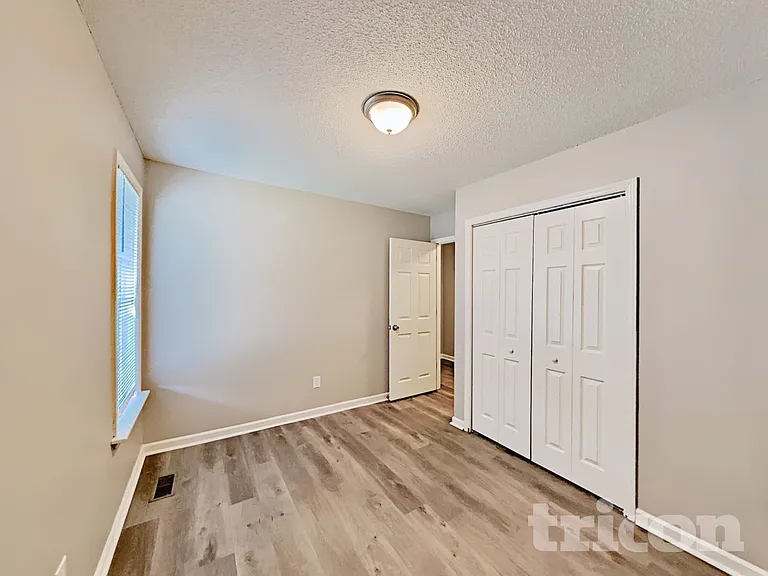 1322 Sasswood Ln — Photo 10