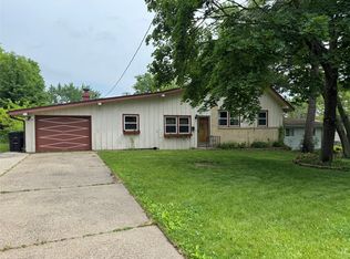 2601 Sherwood Dr, Des Moines, IA 50310