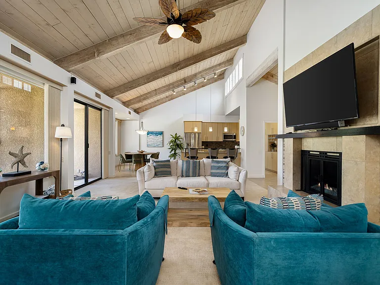 521 Desert West Dr — Photo 12