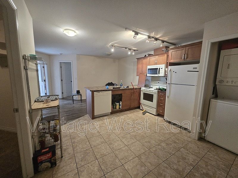 1st image of 598 Sutherland Ave #103