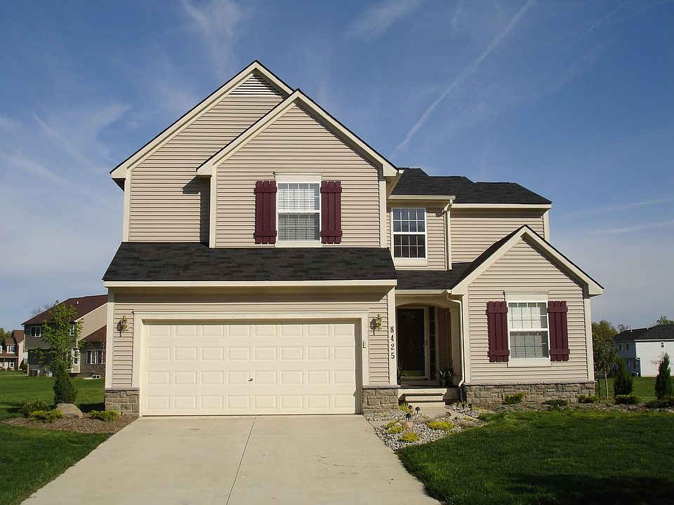 Front of the house (w/o flowers blooming)