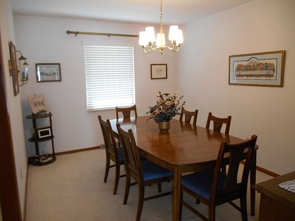 4th image of 3204 Meadowview Dr