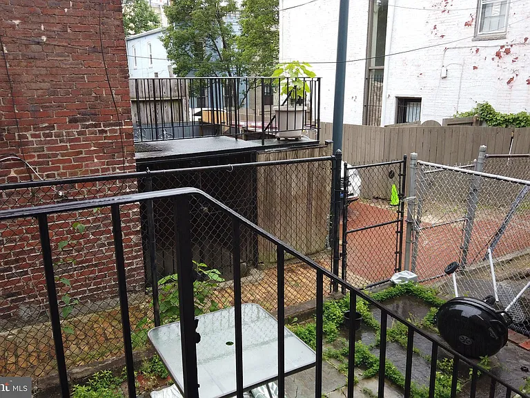 604 9th St NE #9 — Photo 3