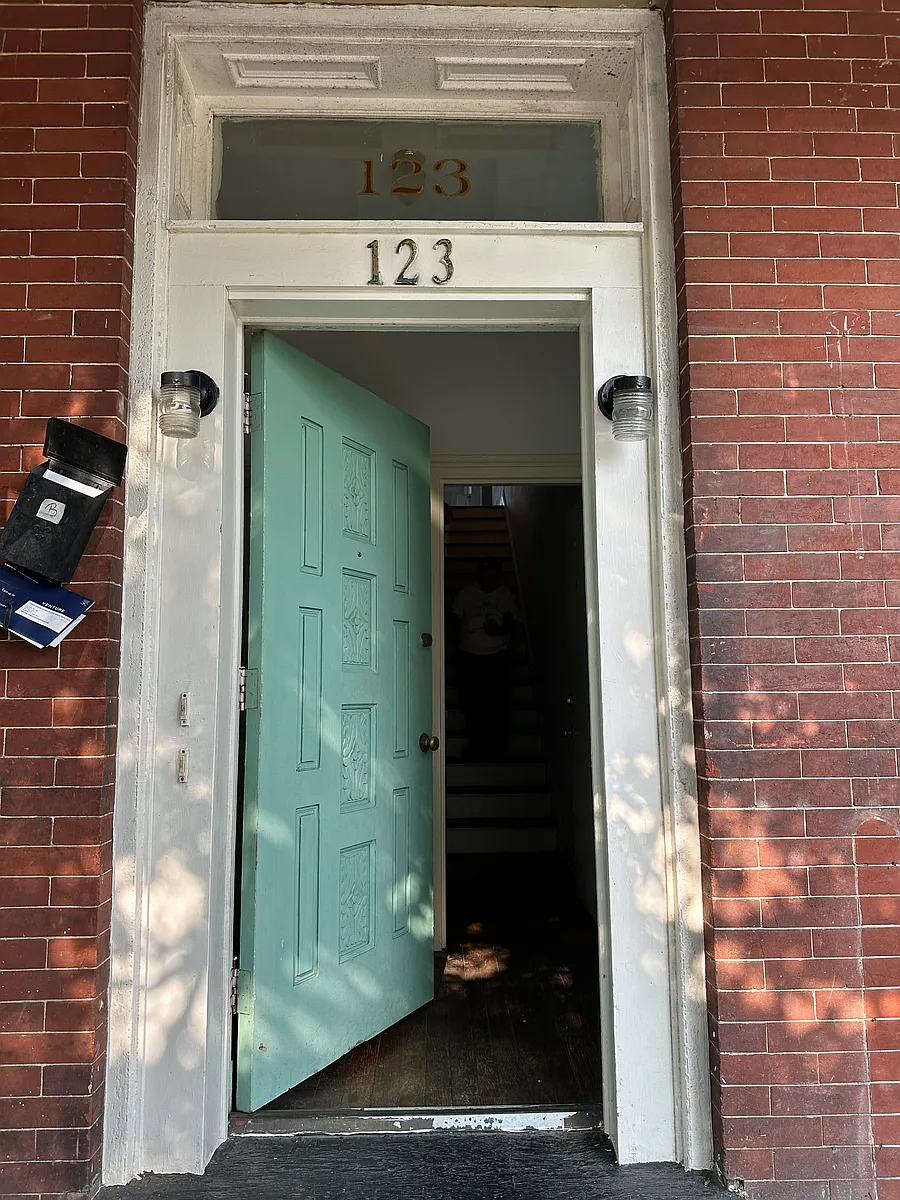 Building Photo - 123 S Pine St #2B