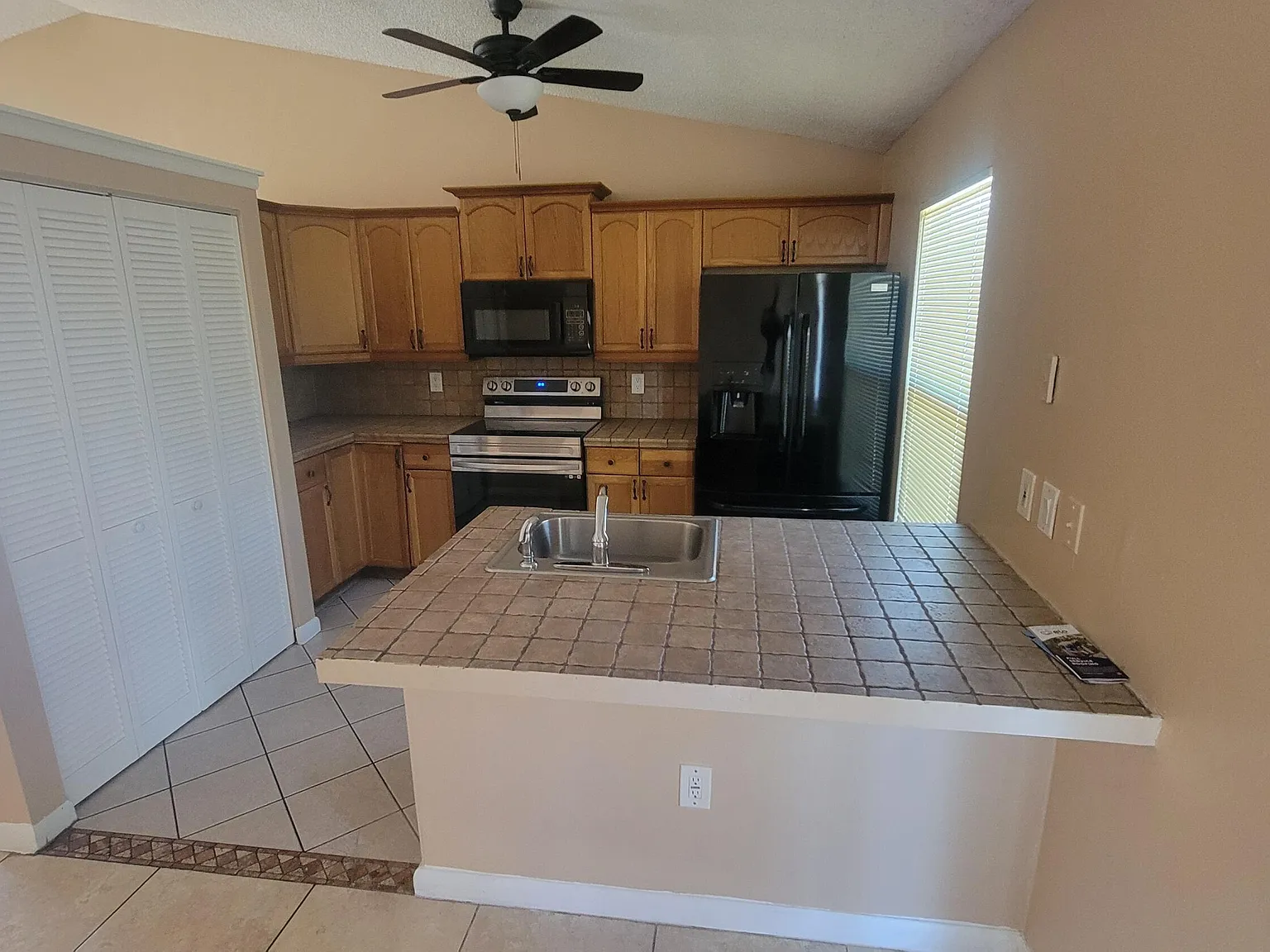 3 bed, 2.0 bath, 1344 sqft, $1,800 — Photo 4