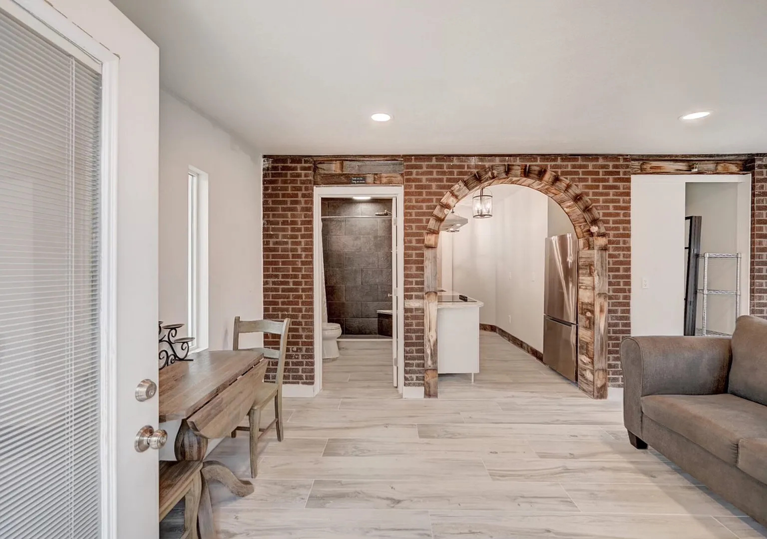 Studio - attached to main house with separate entrance and yard. — Photo 3