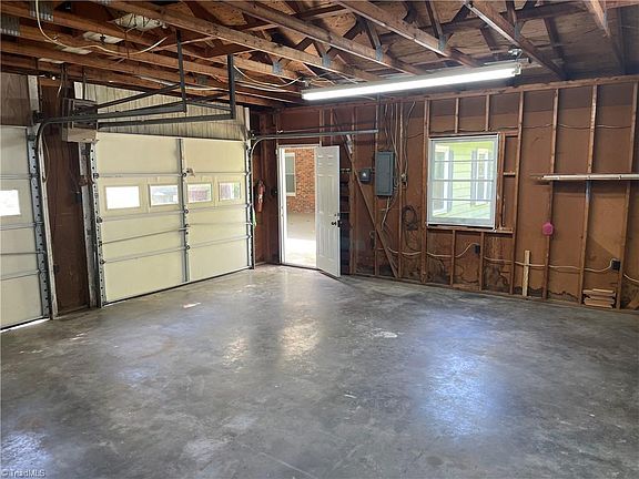 3rd image of 1844 Willora St