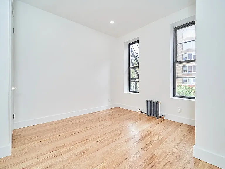 501 1/2 W 43rd St #3W — Photo 11