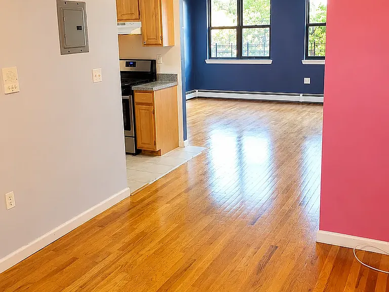 302 Hart St #3 — Photo 2